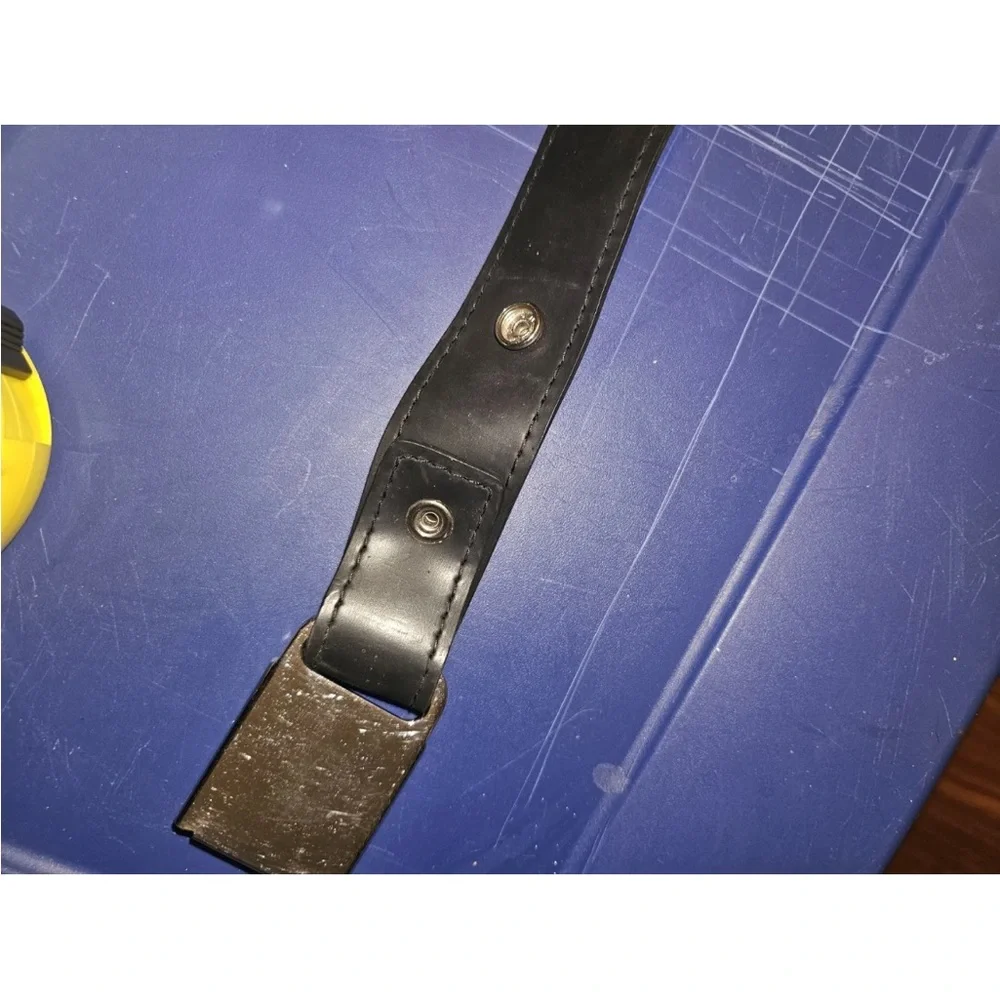Little Earth‎ seatbelt bet